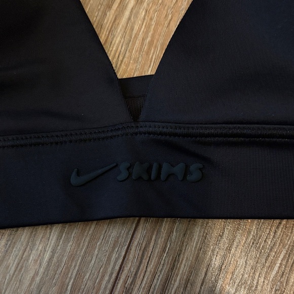 Nike Skims Shine Triangle Bra - Picture 2 of 3